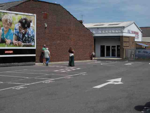 Blind Corner: no pedestrian refuge in either direction.